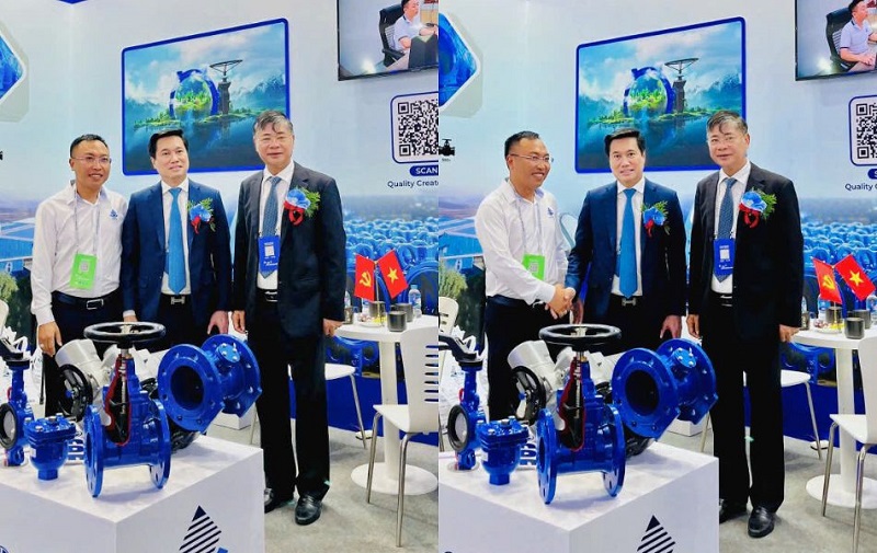 Thứ trưởng Bộ Xây dựng, Chủ tịch Hội Cấp Thoát Nước Việt Nam ghé thăm gian hàng