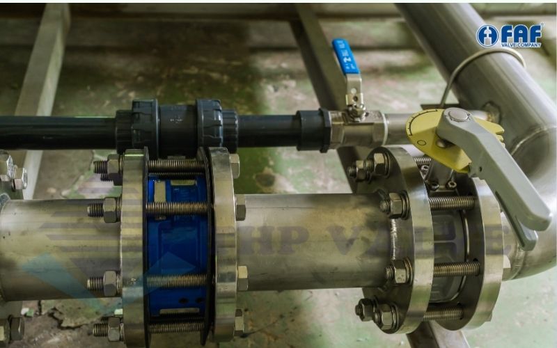 van 1 chiều bị kẹt nước